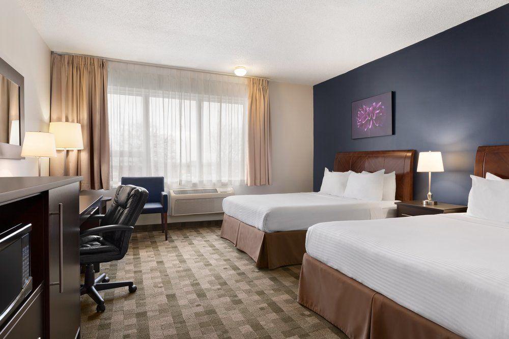 Days Inn By Wyndham Montreal Airport Conference Centre Дорваль Екстер'єр фото